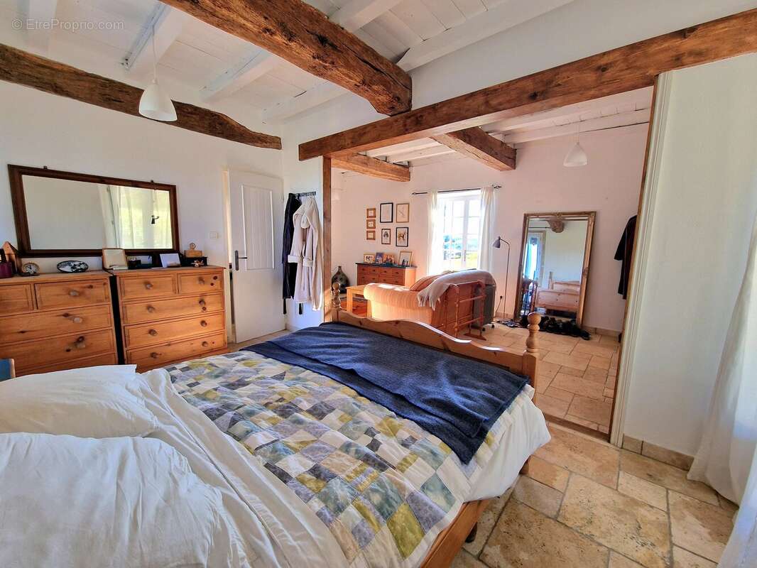Ferme en pierre avec granges à rénover, piscine et VUE - proche d'Eymet ! - photo 8
