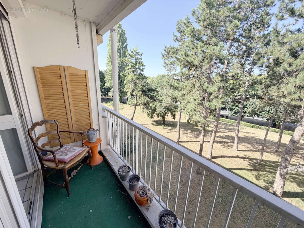 Reims - Appartement 4 pièces avec balcon et place de parking en sous sol - photo 2