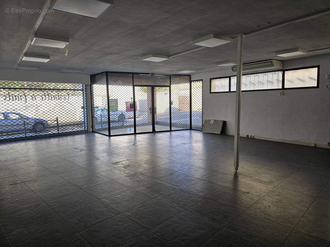 Commerce à MORIERES-LES-AVIGNON