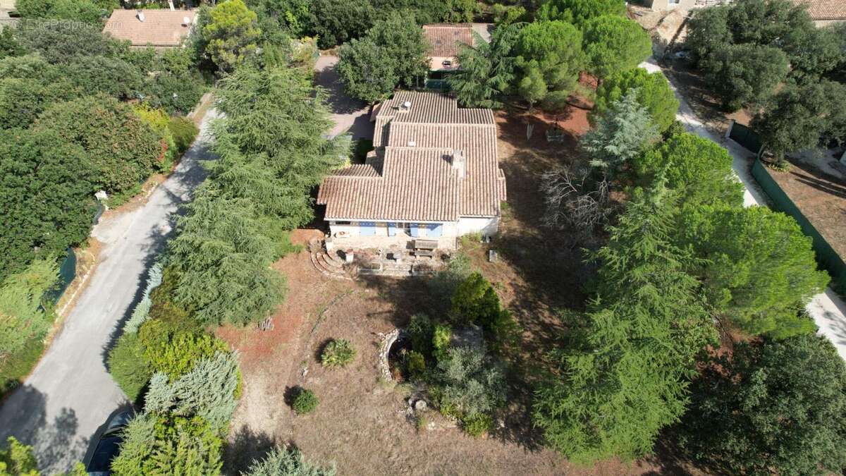 Maison à GORDES