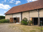 Hangar 140 m² - Maison à GERGY