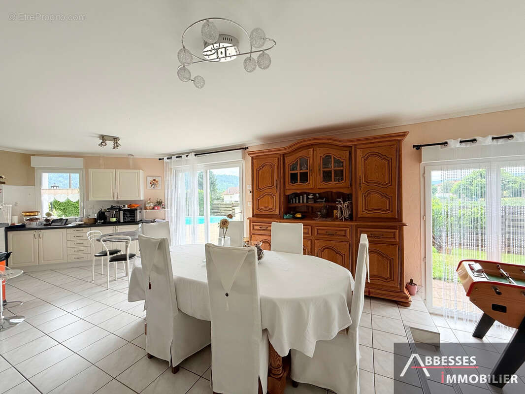 SAINT -AME : Pavillon individuel avec 4 chambres dans un environnement calme avec piscine - photo 4