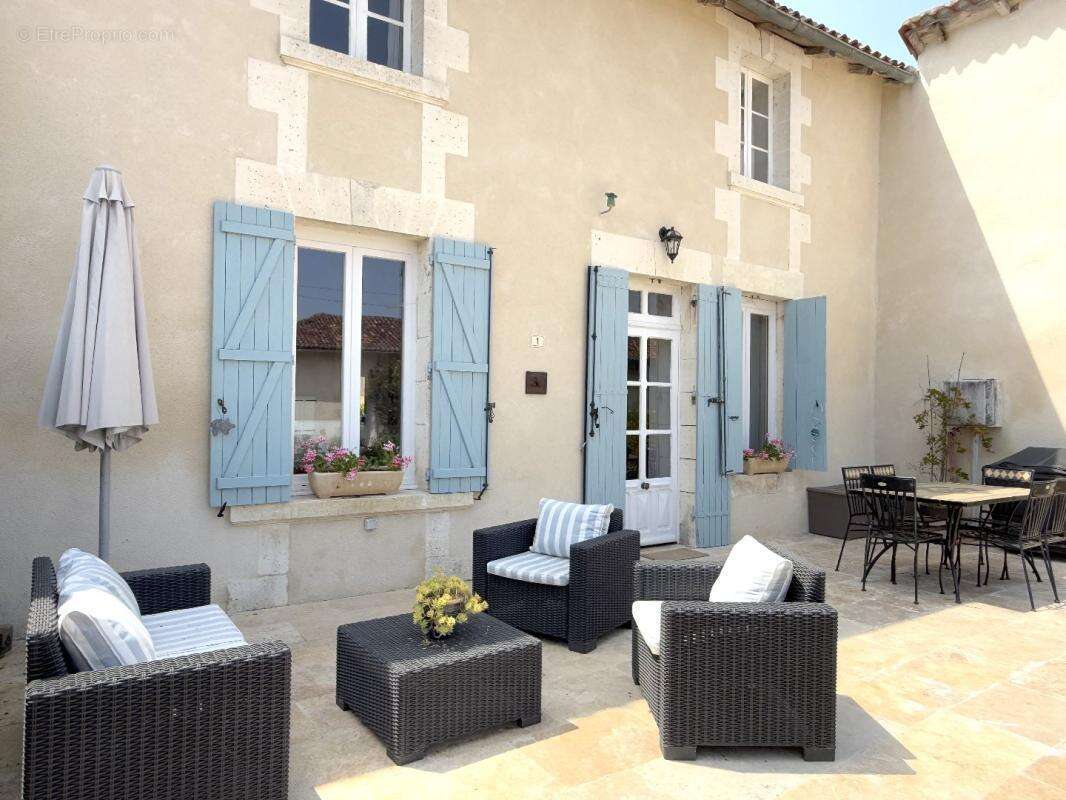Maison à AUBETERRE-SUR-DRONNE