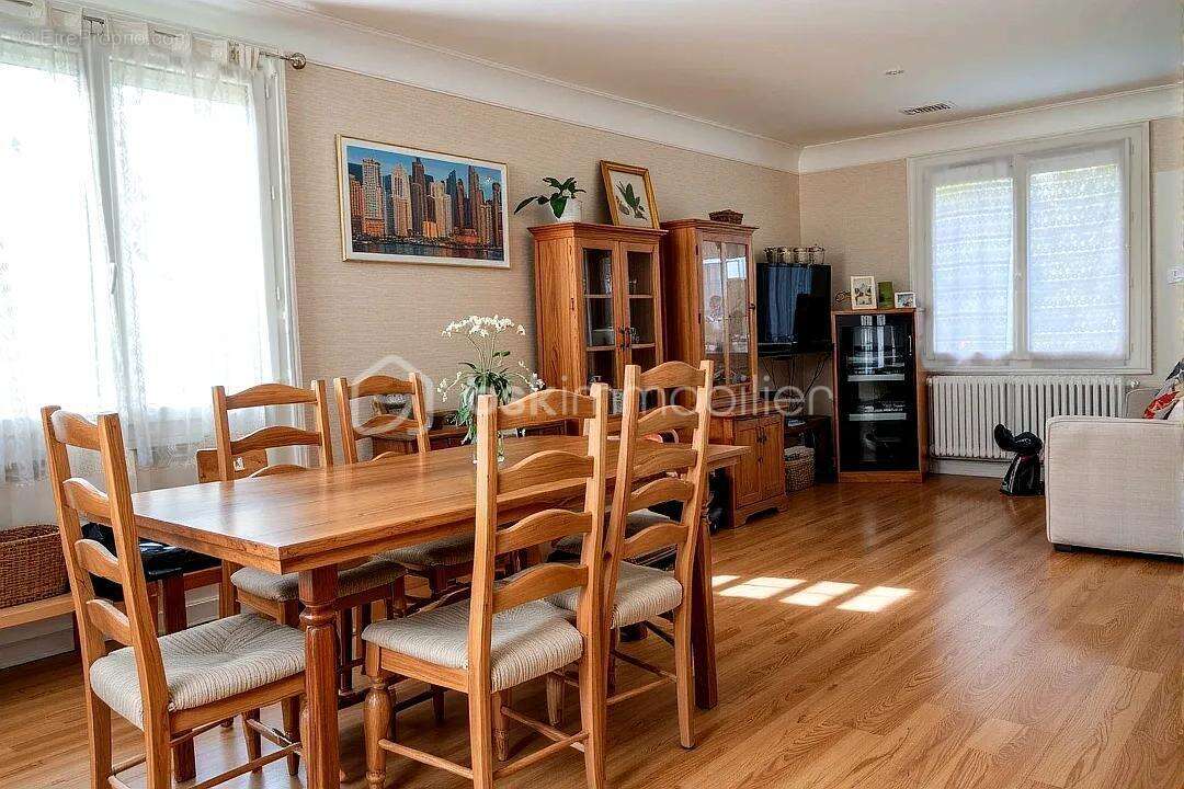 Maison à SAINTRY-SUR-SEINE