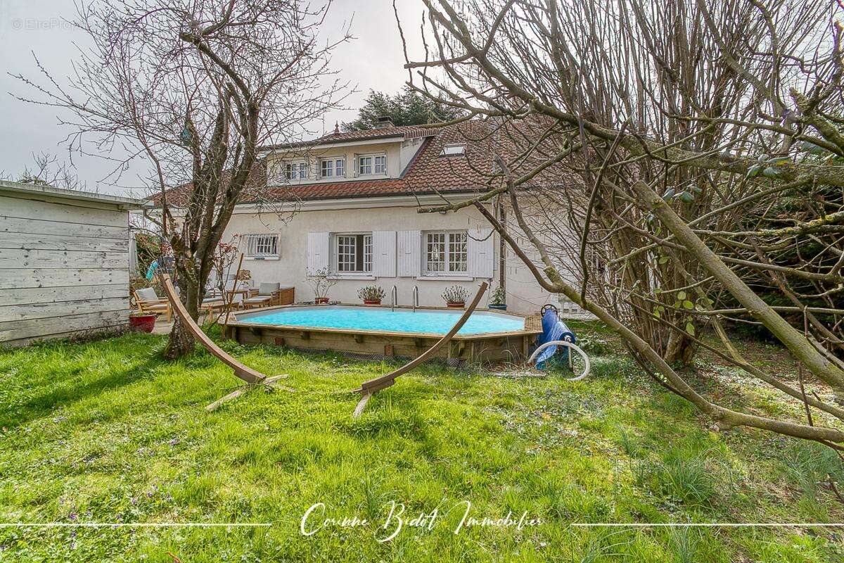 Maison à SAINT-PIERRE-DE-CHANDIEU