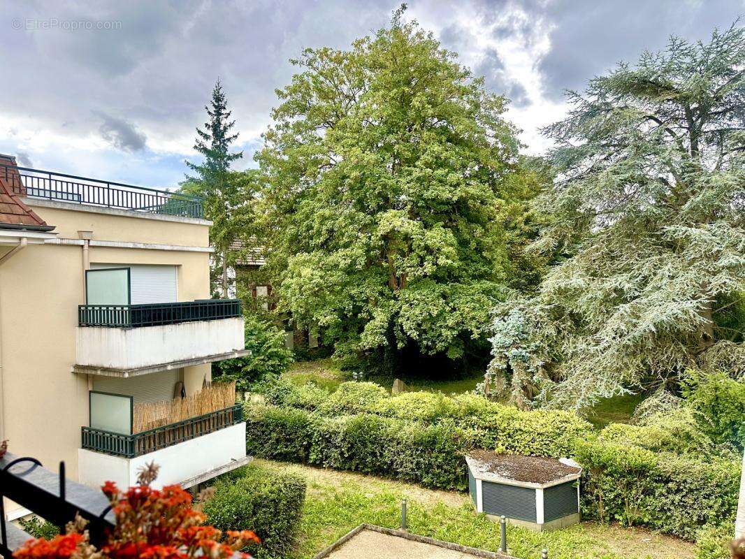 Appartement à VAUJOURS