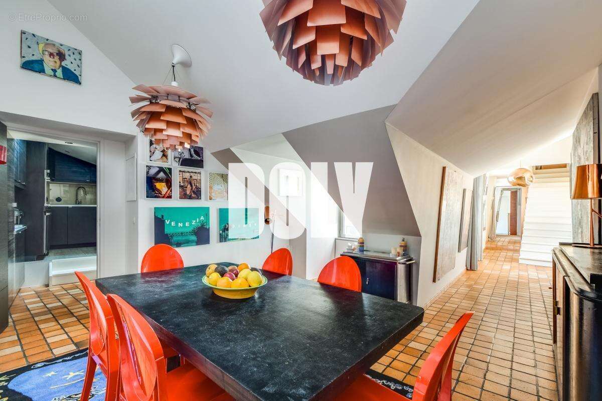 Appartement à PARIS-1E