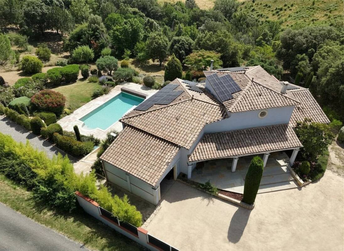 Superbe Villa de Campagne Alliant Luxe Moderne et un Magnifique Terrain - photo 16