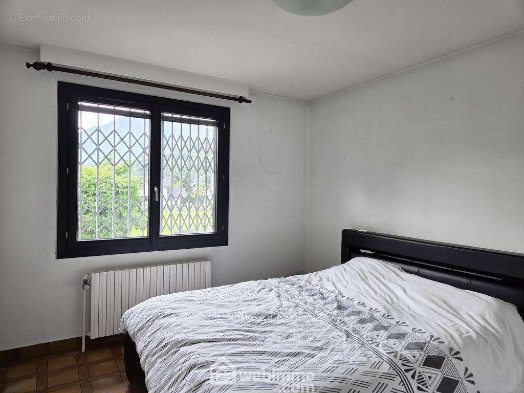 2 chambres de 12m² et 10m², - Maison à ALBERTVILLE