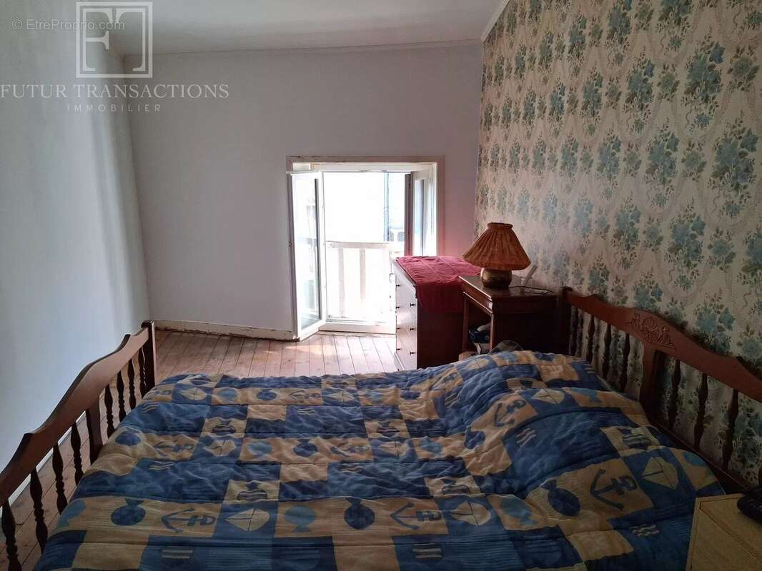 Maison à JAVERLHAC-ET-LA-CHAPELLE-SAINT-ROBERT