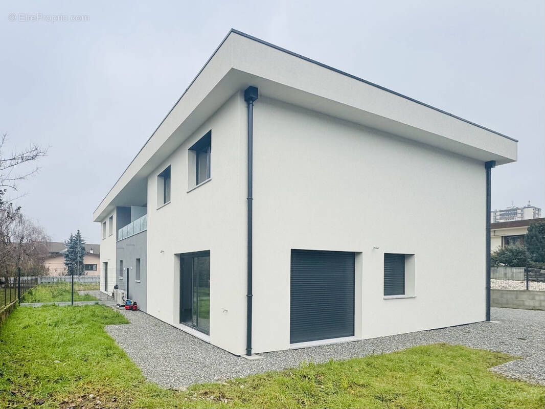 Maison à VETRAZ-MONTHOUX