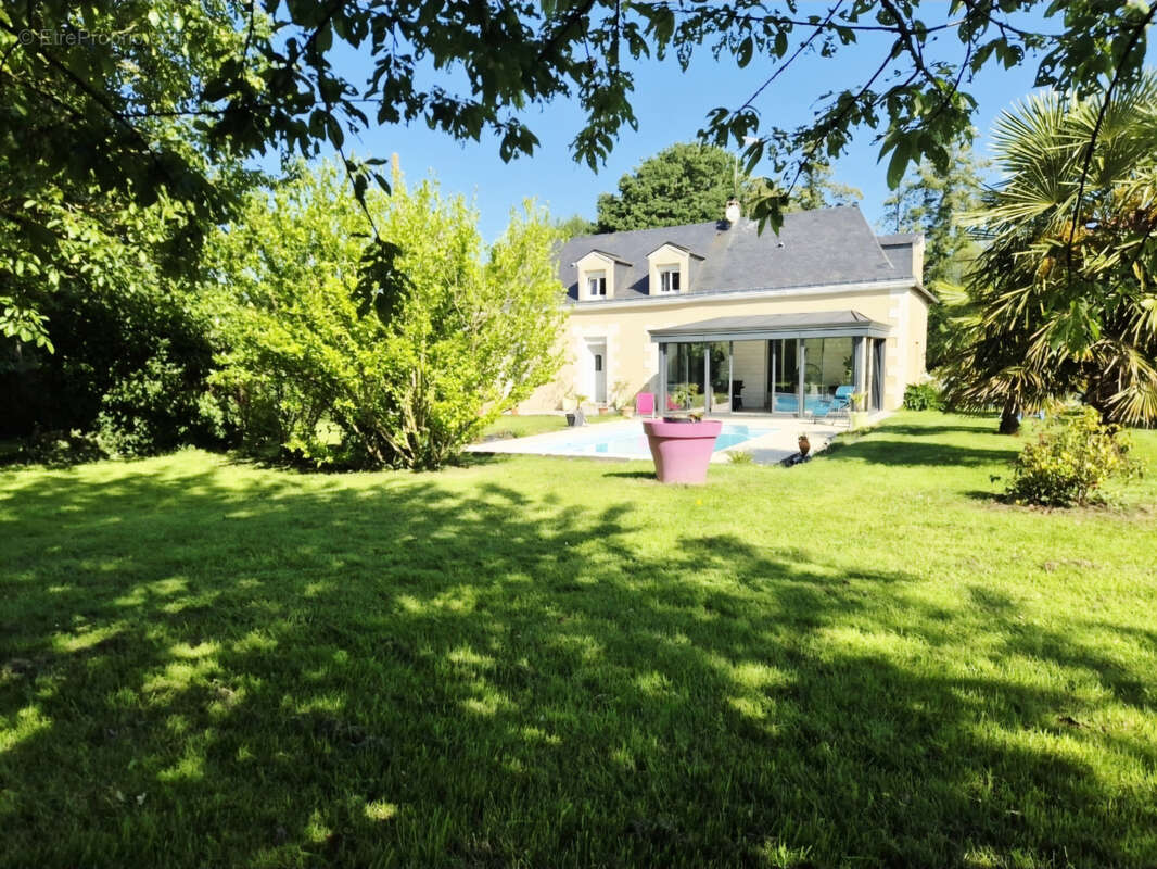 Maison à AMPOIGNE