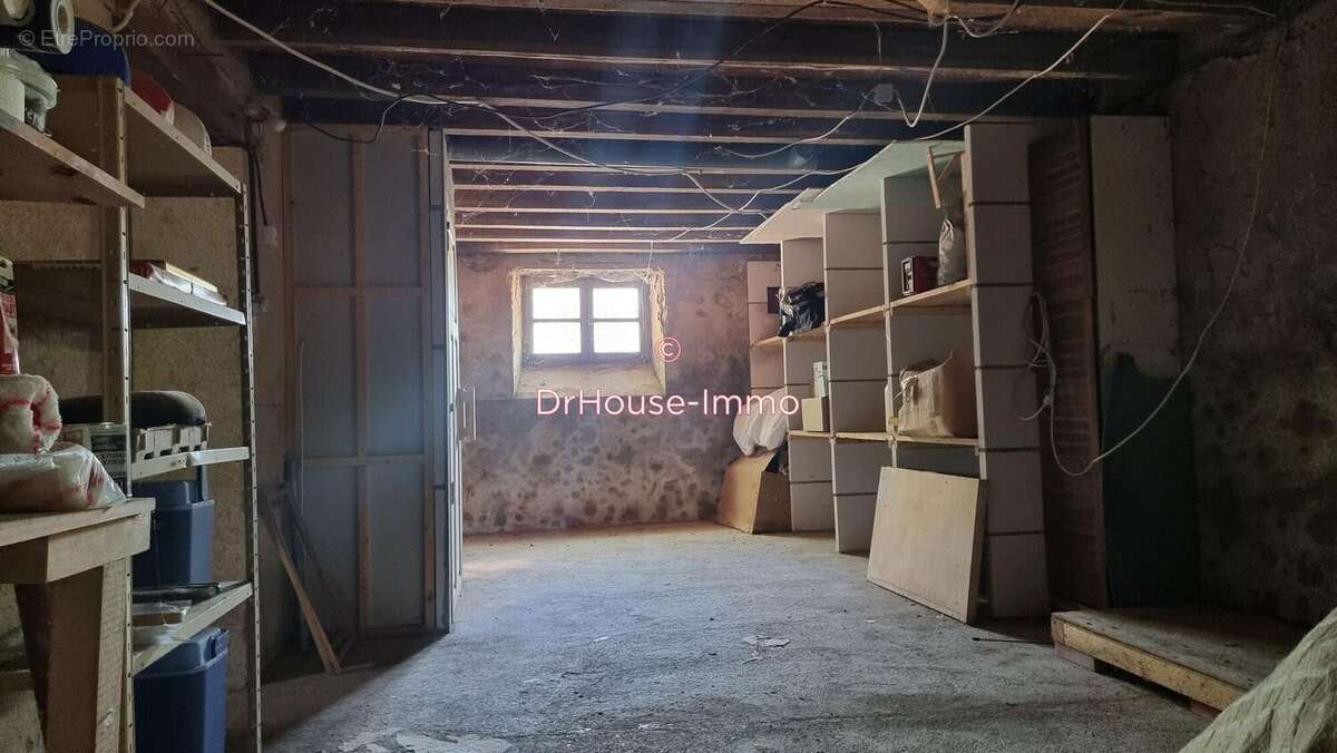 Maison 170 m² à Pommiers  - photo 9