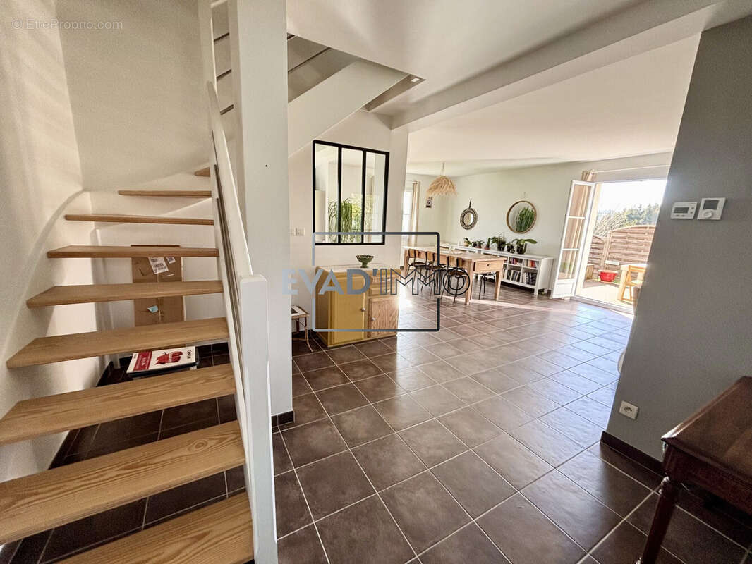 Maison à SAINT-MEDARD-EN-FOREZ