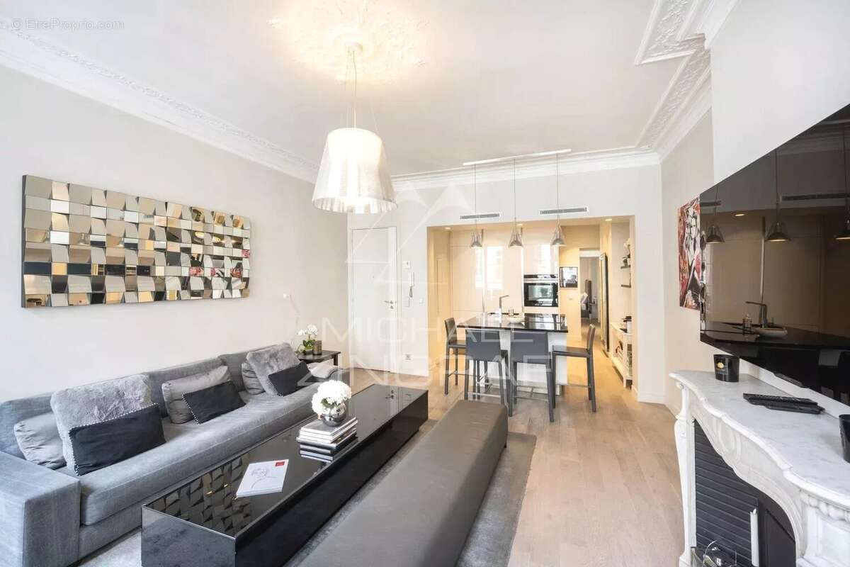 Appartement à PARIS-1E