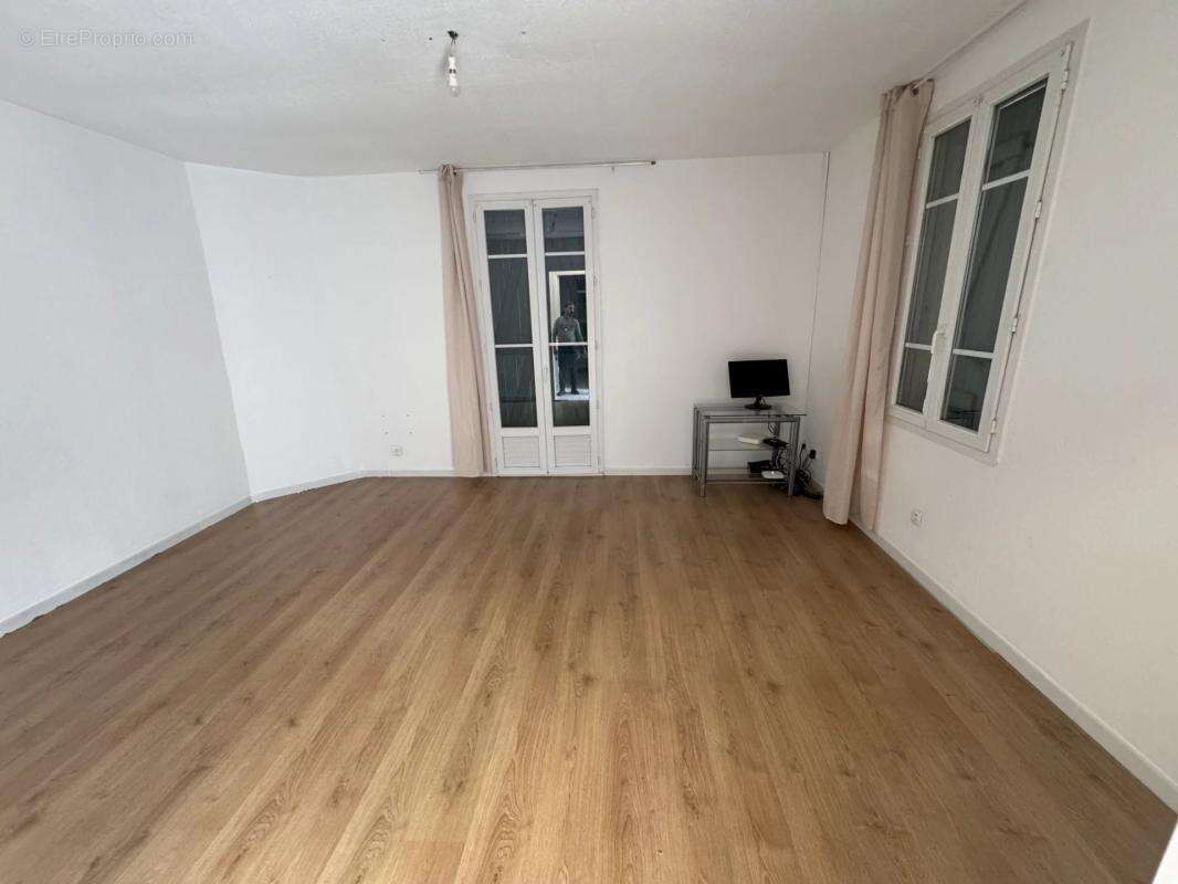 Commerce à SAINT-LAURENT-DU-VAR