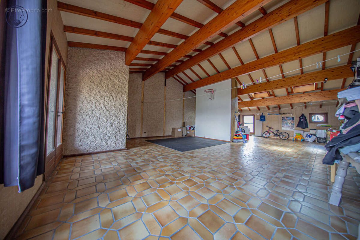 Maison de caractère avec dépendance et nombreuses possibilités d’aménagement - photo 19