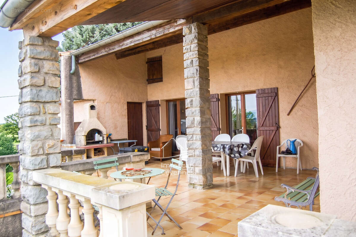 Maison 139 m² à Saint-Hilaire-De-Brethmas  - photo 2