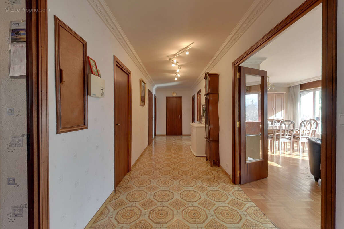 Beau 5 pieces + cuisine de 119m2 avec 3 chambres et sejour double echirolles domaine jean jaures - photo 10
