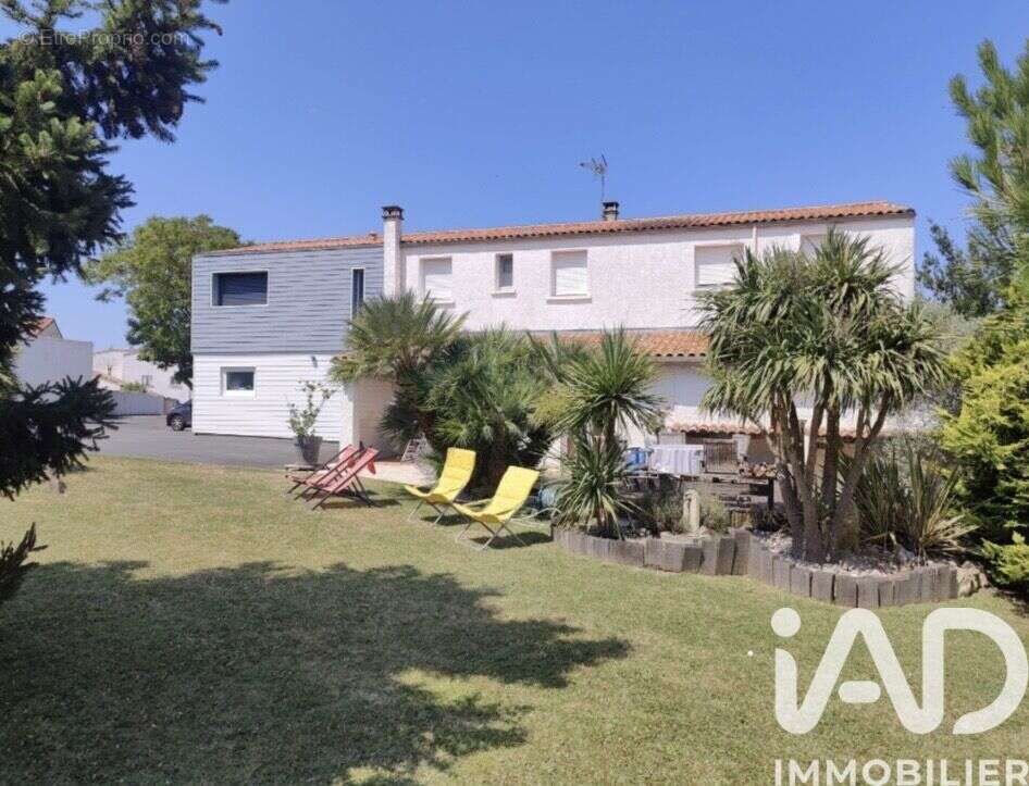 Maison 375 m² à Saint-Augustin  - photo 4