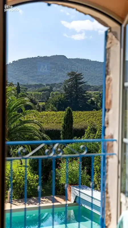 Splendide propriété provençale avec vue panoramique sur le Massif des Maures, sur un terrain plat de 3 000 m² - photo 31