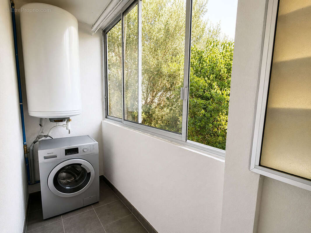 ** APPARTEMENT 3 Pièces + Balcon Exposition Sud +Loggia + Garage** (83500) LA SEYNE SUR MER **ge double et climatisation - photo 7