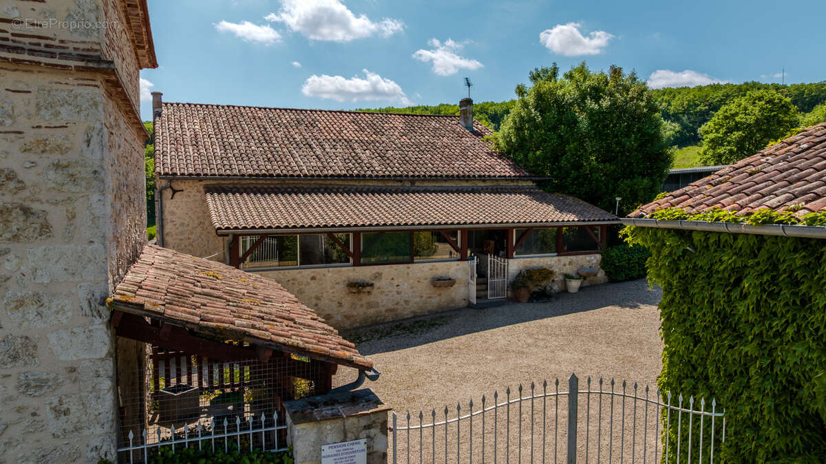 Maison à SAINTE-COLOMBE-DE-VILLENEUVE