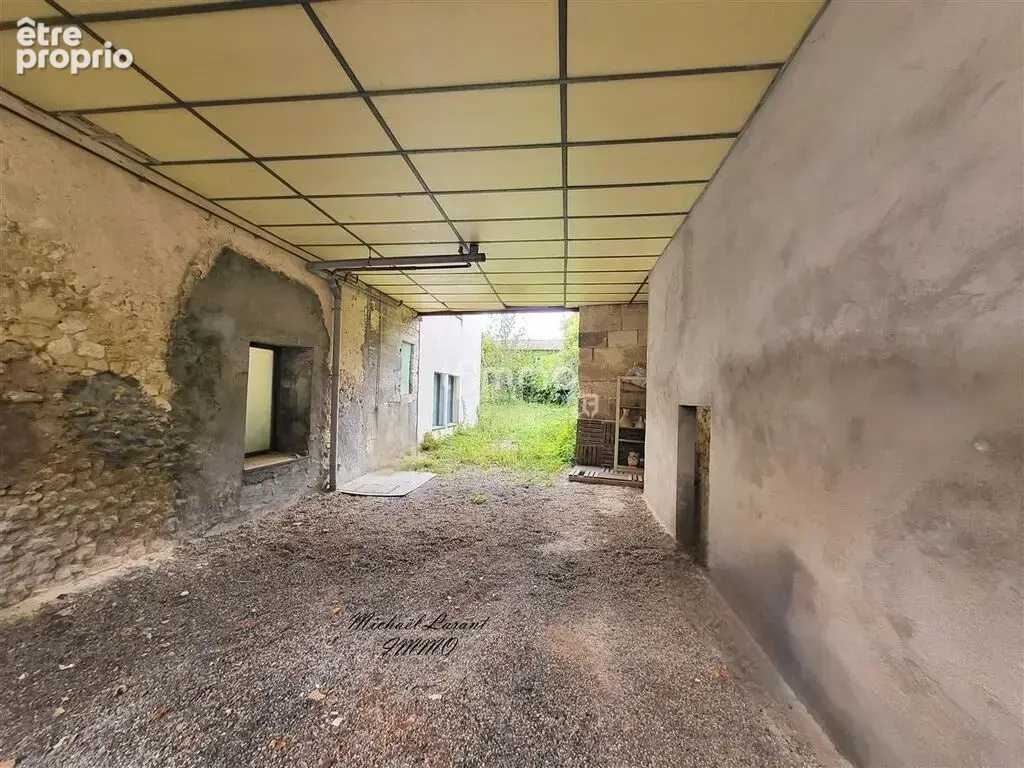 Local commercial loué + appartement + terrain - photo 8
