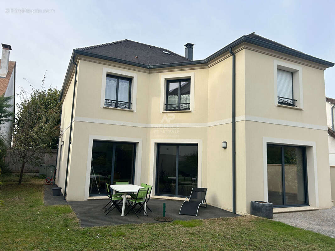 Maison à MAISONS-LAFFITTE