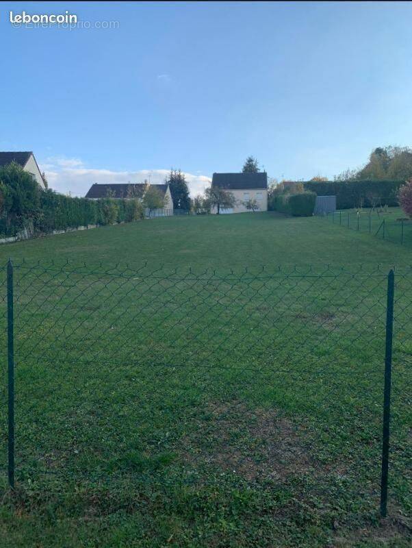 Terrain à POINCY