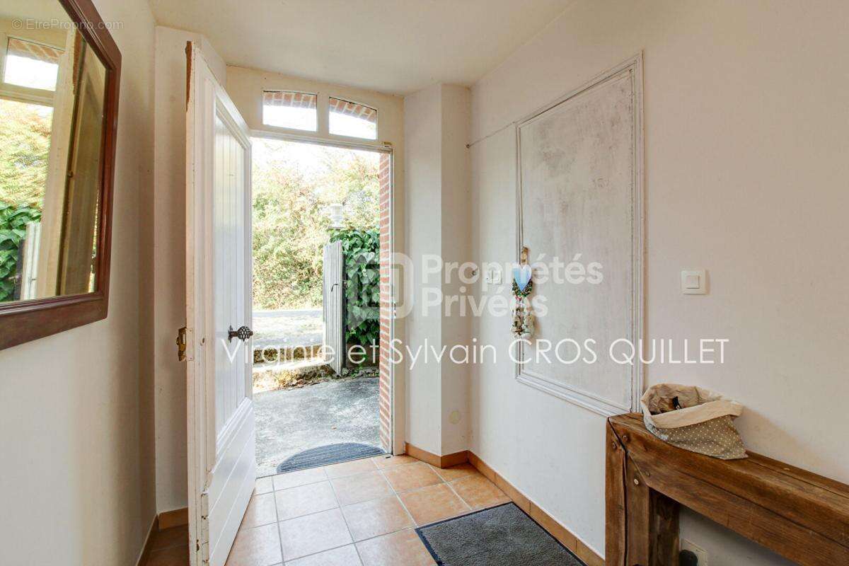 Maison de caractère secteur Lavaur 255 m2 + annexes sur grande parcelle - photo 2