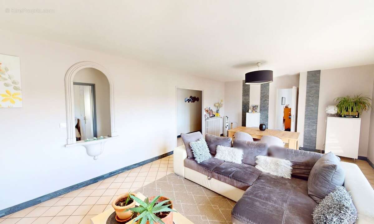 Appartement à SAINT-JEAN-DE-LA-RUELLE