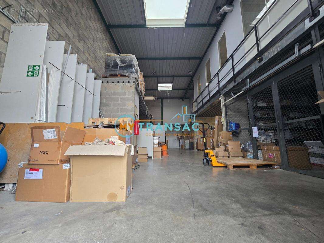 Commerce à SAINT-THIBAULT-DES-VIGNES