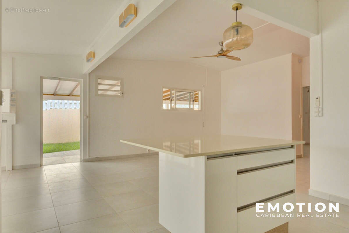 Maison à PETIT-BOURG