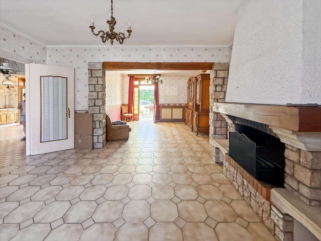 Maison À Vendre Secteur Witry les Reims, 157m2, Garages, Caves et Jardin sans Vis à vis - photo 3