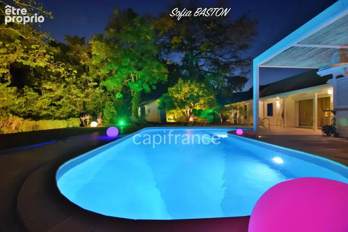 Superbe villa de 345 m² habitables avec piscine et annexes - terrain plat de 2 207 m², à vendre 5/6 pièces LE DIAMANT (972) - photo 3