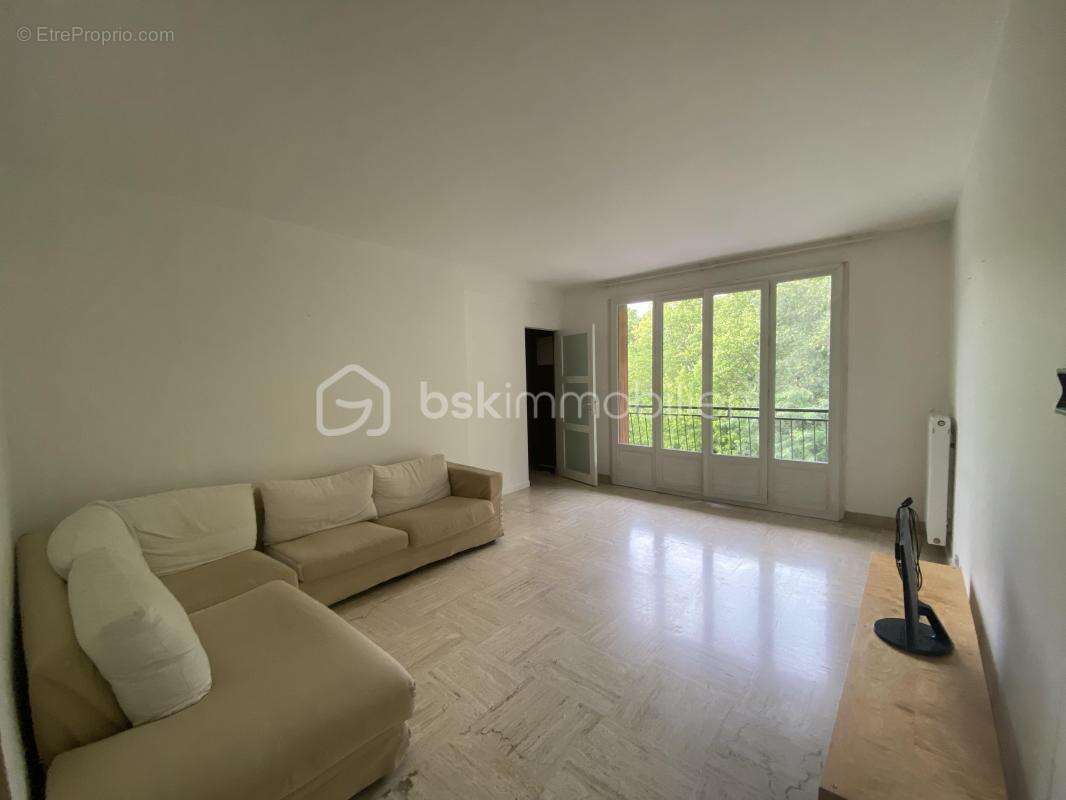 Appartement T4 situé dans un environnement calme et agréable, à proximité du centre-ville de Aix en Provence - photo 2