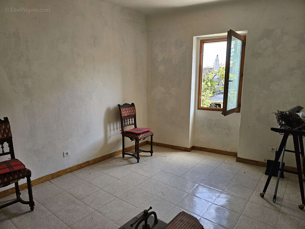 Appartement à LA ROQUE-D'ANTHERON