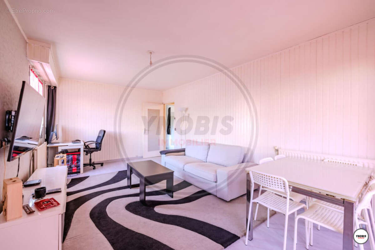 Appartement à LES MUREAUX