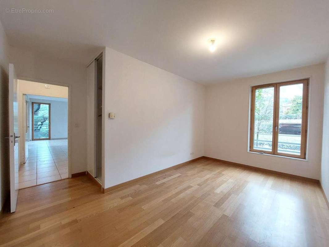   - Appartement à MEYLAN