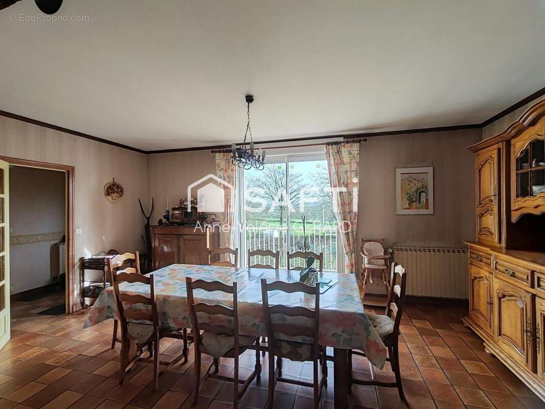 Maison 202 m² à Savigny-Le-Vieux  - photo 9