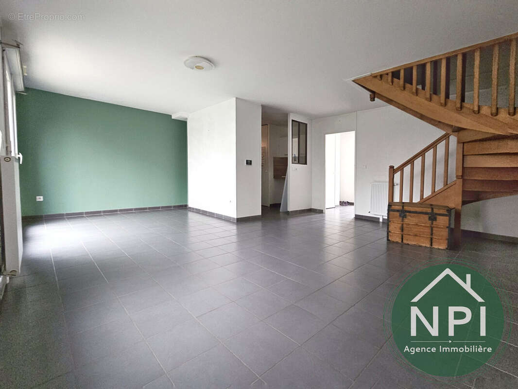 Maison à VAUX-LE-PENIL