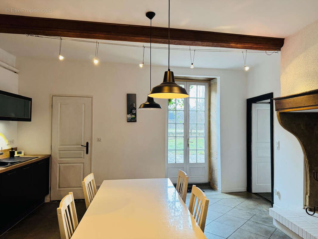 Maison à SAINT-SYMPHORIEN-DE-LAY