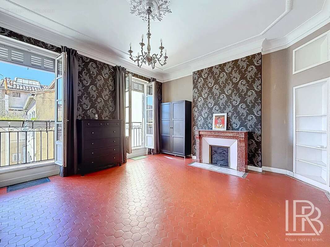 Appartement à MARSEILLE-1E