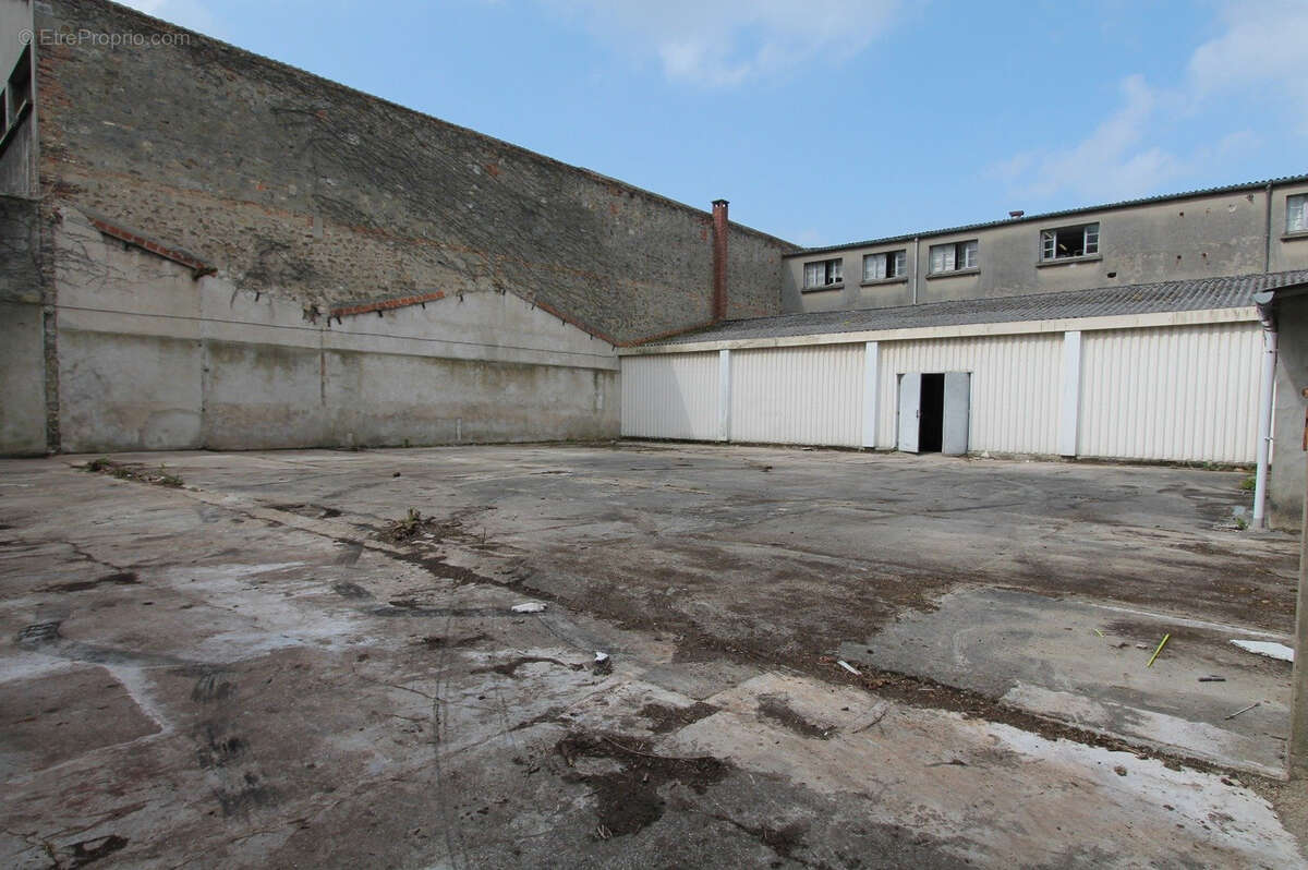 local commercial de 550 m2 avec 500 m2 de cour BOULOGNE SUR MER - photo 18