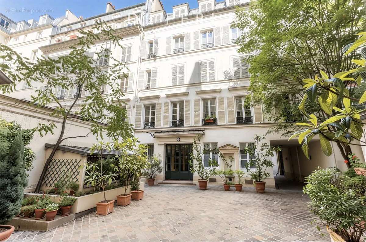 Appartement à PARIS-8E