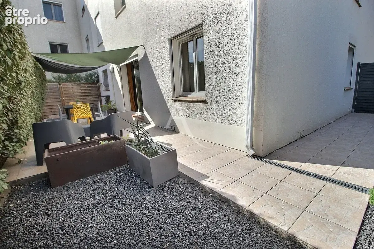 A vendre t3 en rez de chaussée avec extérieur  et 2 places de parking sécurisé. - photo 10