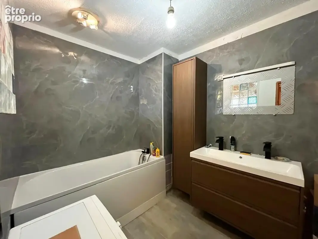 LA-SEYNE-SUR-MER - LE CATAMARAN.Appartement T4 de 86 m2 - Vue Rade - photo 6