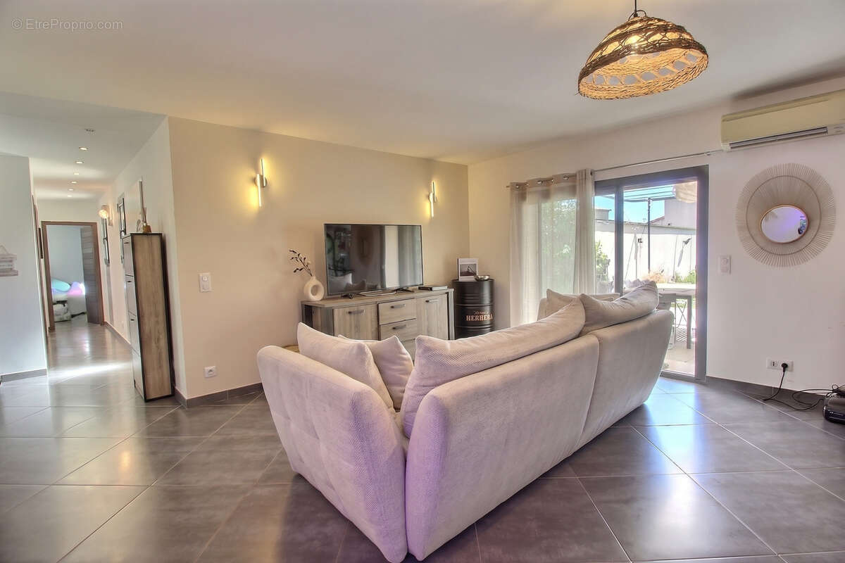 Plan-de-Cuques / Château-Gombert   Maison T4 de 110 m2 avec piscine et jardin - photo 5