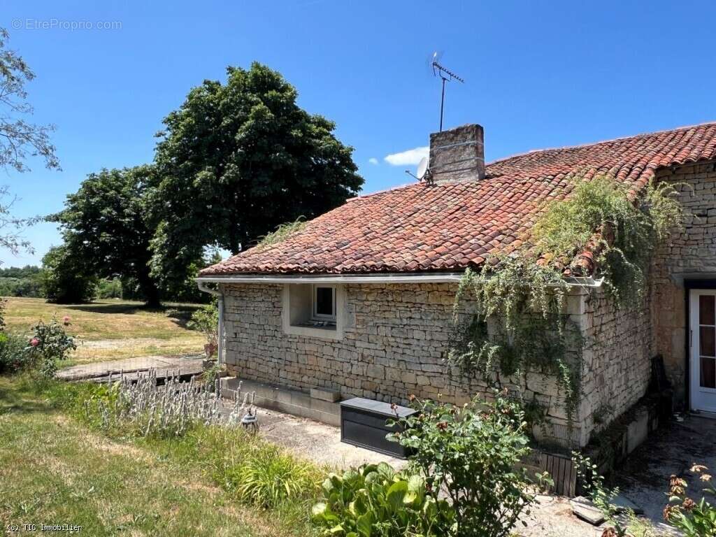 Maison à NANTEUIL-EN-VALLEE